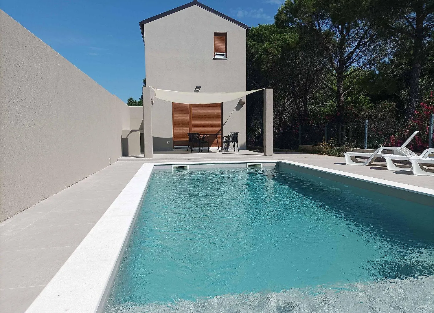 Holiday home 250 Meter Zum Strand Mit Privatpool, Bbq, Klima Premantura