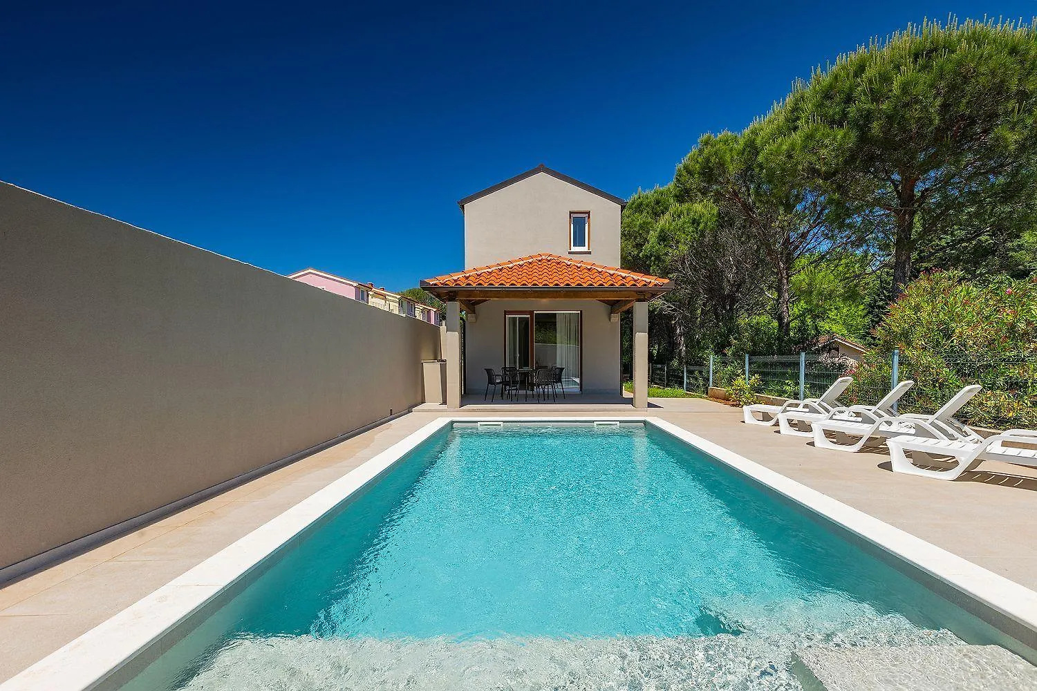 250 Meter Zum Strand Mit Privatpool, Bbq, Klima Premantura Holiday home