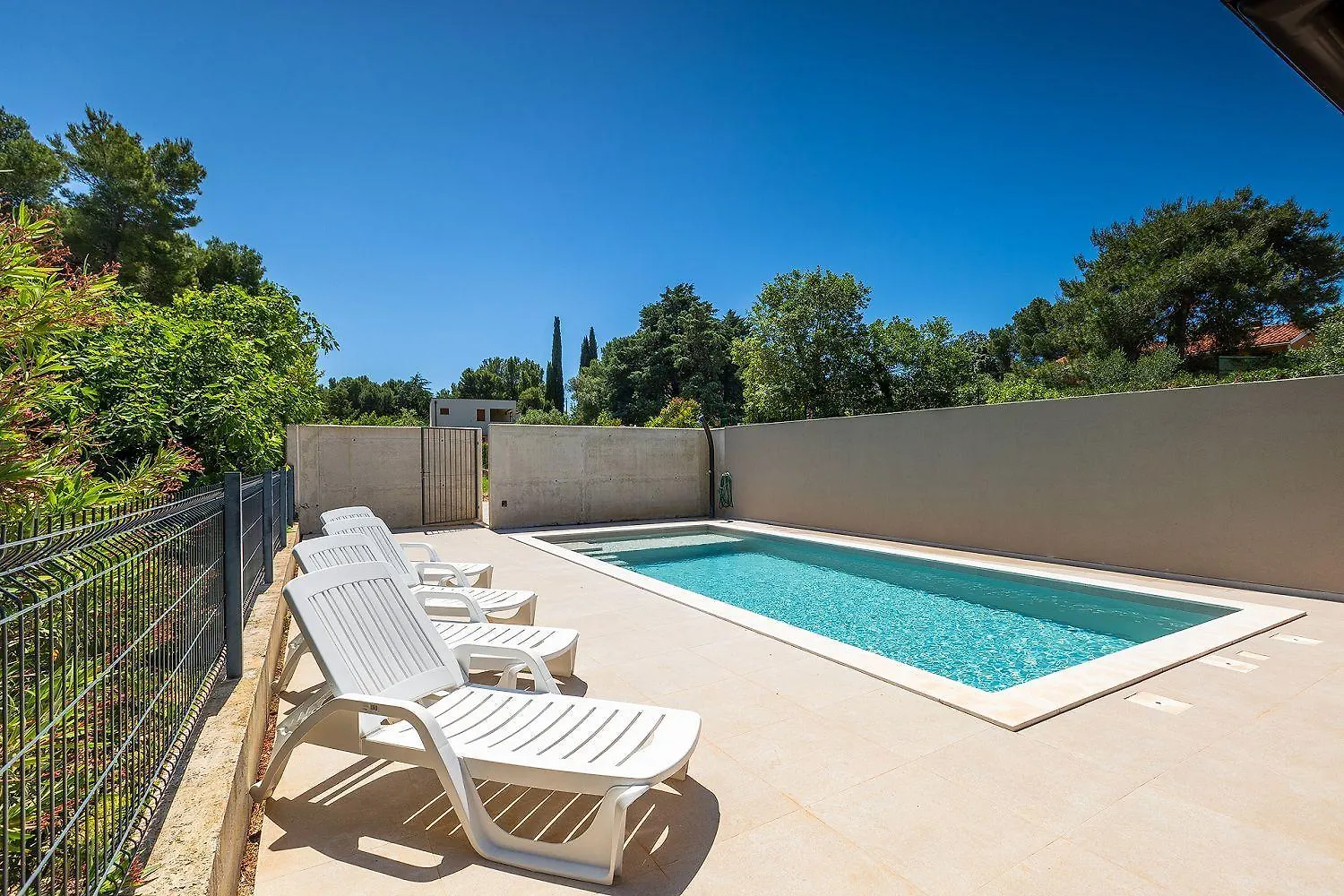 250 Meter Zum Strand Mit Privatpool, Bbq, Klima Premantura 0*,